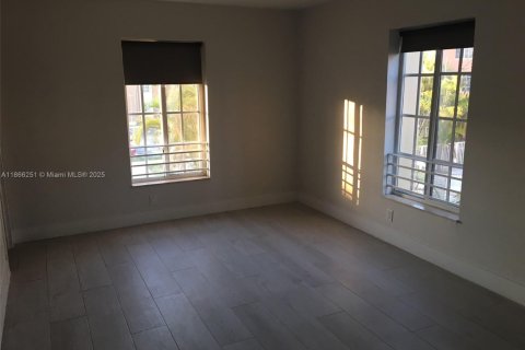 Condo in Doral, Florida, 2 bedrooms  № 1897175 - photo 4