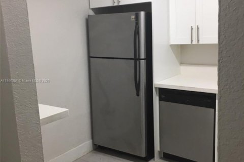 Condo in Doral, Florida, 2 bedrooms  № 1897175 - photo 3