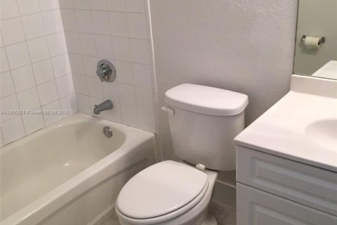 Condo in Doral, Florida, 2 bedrooms  № 1897175 - photo 6