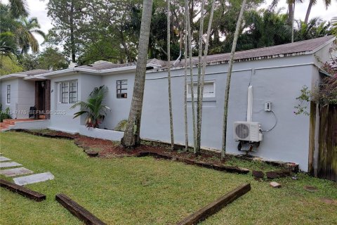 House in Miami, Florida 1 bedroom, 166.3 sq.m. № 2003297 - photo 9