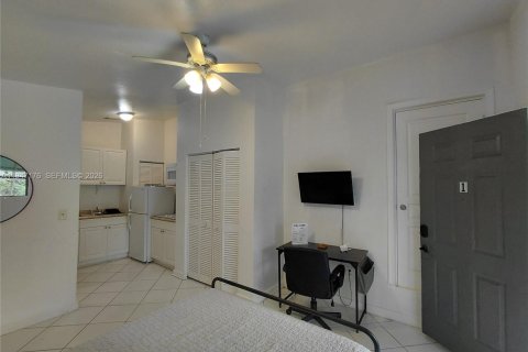 House in Miami, Florida 1 bedroom, 166.3 sq.m. № 2003297 - photo 7