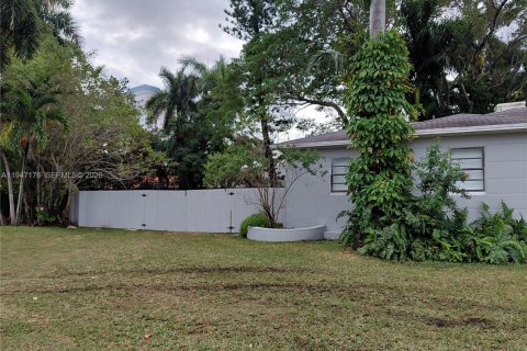 House in Miami, Florida 1 bedroom, 166.3 sq.m. № 2003297 - photo 8