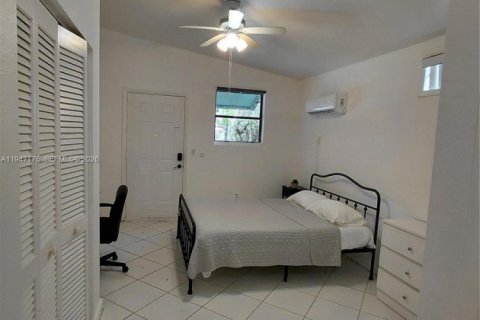 House in Miami, Florida 1 bedroom, 166.3 sq.m. № 2003297 - photo 5