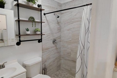 House in Miami, Florida 1 bedroom, 166.3 sq.m. № 2003297 - photo 2