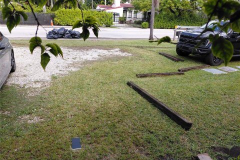 House in Miami, Florida 1 bedroom, 166.3 sq.m. № 2003297 - photo 16