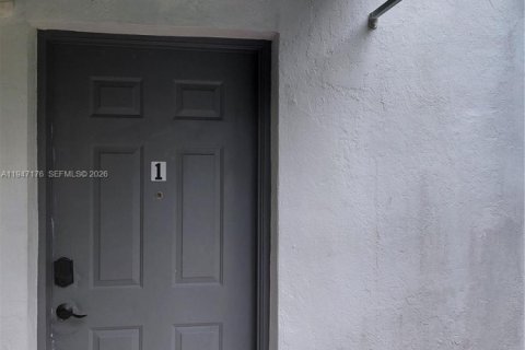 House in Miami, Florida 1 bedroom, 166.3 sq.m. № 2003297 - photo 10