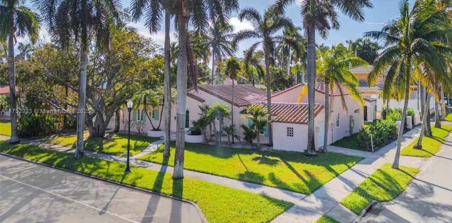 Villa ou maison à Hollywood, Floride 4 chambres, 244.33 m2 № 1707206