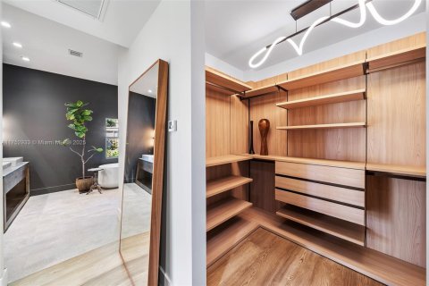 Villa ou maison à louer à Hollywood, Floride: 4 chambres, 244.33 m2 № 1707206 - photo 30