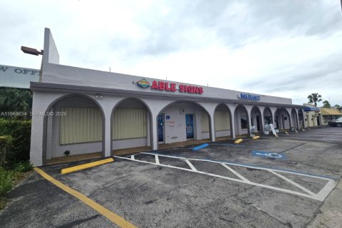 Commercial property in Margate, Florida № 2025615