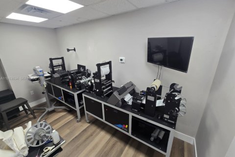 Commercial property in Margate, Florida № 2025615 - photo 19