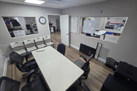 Commercial property in Margate, Florida № 2025615 - photo 6