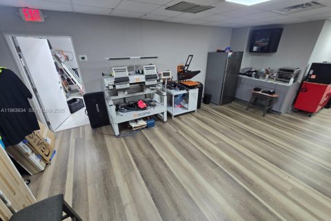 Commercial property in Margate, Florida № 2025615 - photo 7