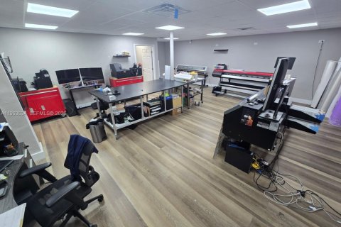 Commercial property in Margate, Florida № 2025615 - photo 12