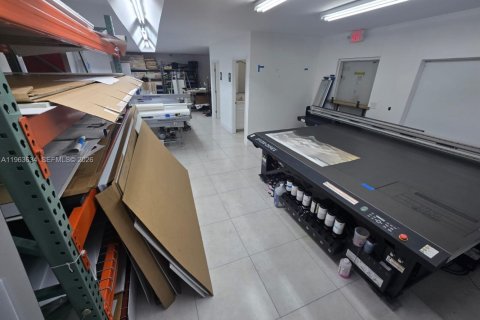 Commercial property in Margate, Florida № 2025615 - photo 18