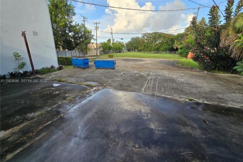 Commercial property in Margate, Florida № 2025615 - photo 23