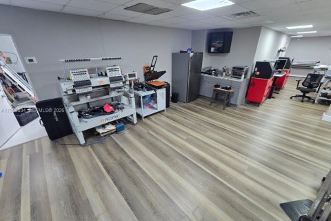 Commercial property in Margate, Florida № 2025615 - photo 5