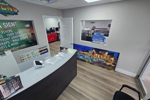 Commercial property in Margate, Florida № 2025615 - photo 10