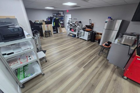 Commercial property in Margate, Florida № 2025615 - photo 15