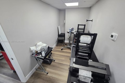 Commercial property in Margate, Florida № 2025615 - photo 13