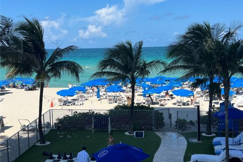 Купить кондоминиум в Санни-Айлс-Бич, Флорида 1 спальня, 63.92м2, № 1999813 - фото 16