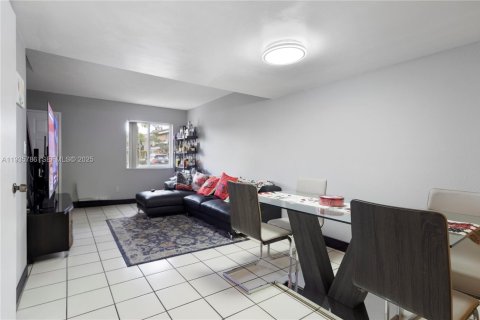 Adosado en venta en Miami, Florida, 2 dormitorios, 84.91 m2 № 1993961 - foto 8