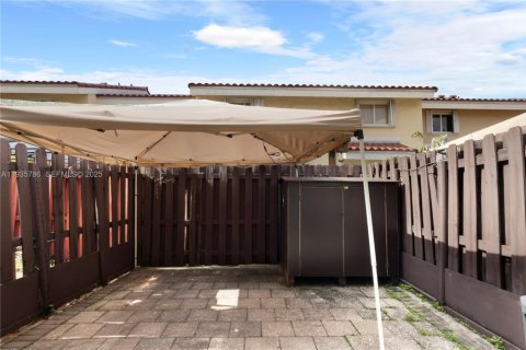 Adosado en venta en Miami, Florida, 2 dormitorios, 84.91 m2 № 1993961 - foto 5