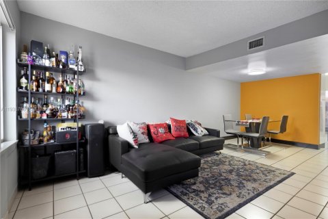 Adosado en venta en Miami, Florida, 2 dormitorios, 84.91 m2 № 1993961 - foto 11