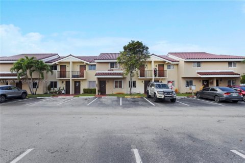 Adosado en venta en Miami, Florida, 2 dormitorios, 84.91 m2 № 1993961 - foto 3