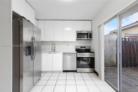 Adosado en venta en Miami, Florida, 2 dormitorios, 84.91 m2 № 1993961 - foto 6