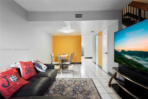 Adosado en venta en Miami, Florida, 2 dormitorios, 84.91 m2 № 1993961 - foto 9