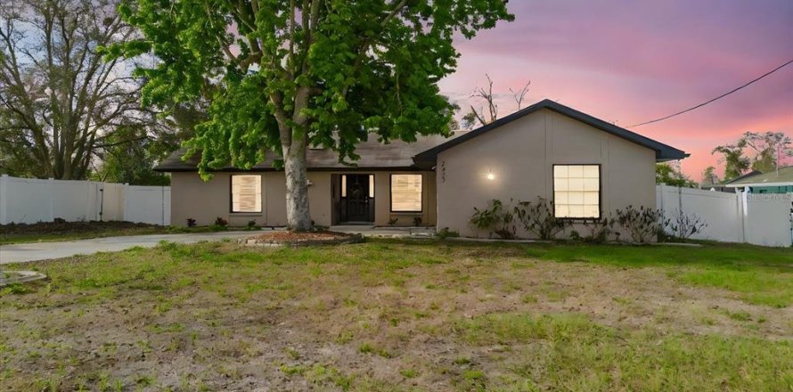 Casa en Spring Hill, Florida 3 dormitorios, 133.04 m2 № 1734597