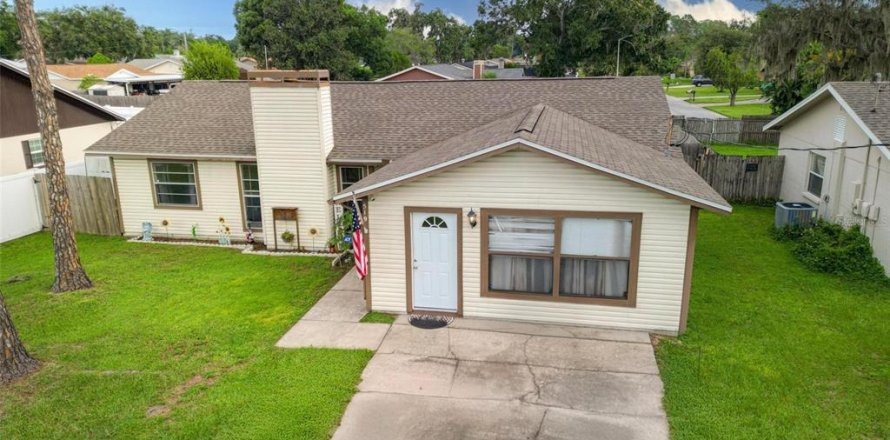 Villa ou maison à Lakeland, Floride 3 chambres, 172.24 m2 № 1914271