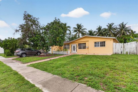 Casa en Lauderdale Lakes, Florida 3 dormitorios, 186.18 m2 № 2242239