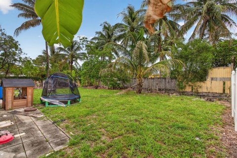 House in Lauderdale Lakes, Florida 3 bedrooms, 186.18 sq.m. № 2242239 - photo 28