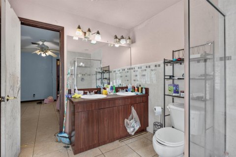 House in Lauderdale Lakes, Florida 3 bedrooms, 186.18 sq.m. № 2242239 - photo 18