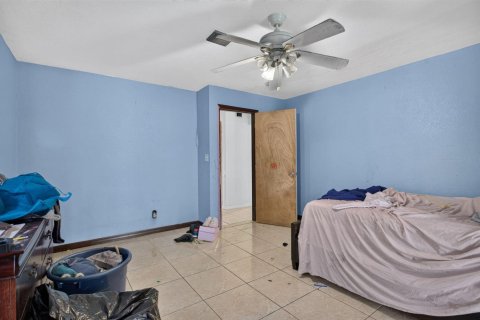 House in Lauderdale Lakes, Florida 3 bedrooms, 186.18 sq.m. № 2242239 - photo 16