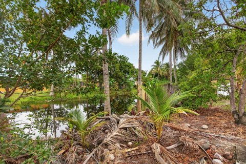 House in Lauderdale Lakes, Florida 3 bedrooms, 186.18 sq.m. № 2242239 - photo 29