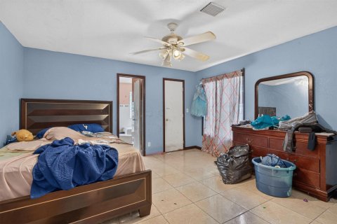 House in Lauderdale Lakes, Florida 3 bedrooms, 186.18 sq.m. № 2242239 - photo 15