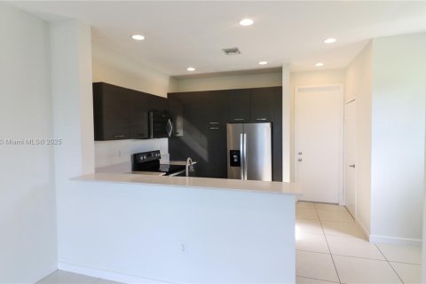 Townhouse in Lauderhill, Florida 3 bedrooms, 126.35 sq.m. № 1931354 - photo 10