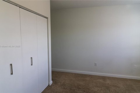 Adosado en venta en Lauderhill, Florida, 3 dormitorios, 126.35 m2 № 1931354 - foto 19