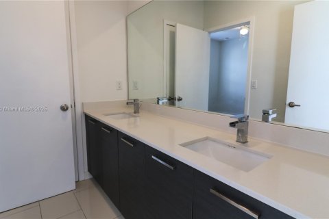 Adosado en venta en Lauderhill, Florida, 3 dormitorios, 126.35 m2 № 1931354 - foto 15
