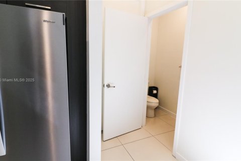 Adosado en venta en Lauderhill, Florida, 3 dormitorios, 126.35 m2 № 1931354 - foto 17
