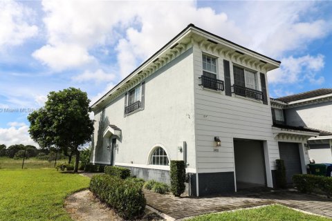 Touwnhouse à vendre à Lauderhill, Floride: 3 chambres, 126.35 m2 № 1931354 - photo 3