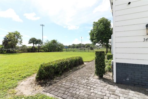 Touwnhouse à vendre à Lauderhill, Floride: 3 chambres, 126.35 m2 № 1931354 - photo 2