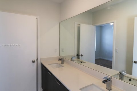 Touwnhouse à vendre à Lauderhill, Floride: 3 chambres, 126.35 m2 № 1931354 - photo 11