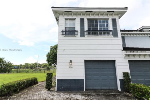 Touwnhouse à vendre à Lauderhill, Floride: 3 chambres, 126.35 m2 № 1931354 - photo 1
