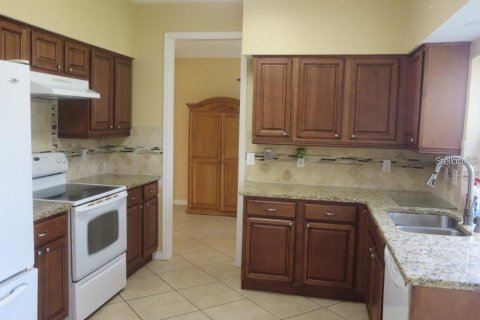 Villa ou maison à louer à Lake Mary, Floride: 4 chambres, 199 m2 № 2149854 - photo 11