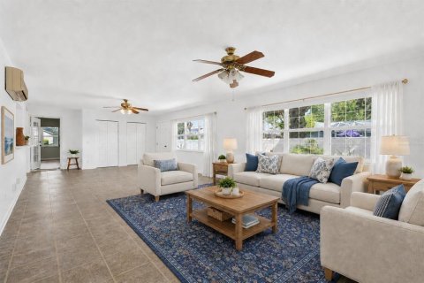 Villa ou maison à vendre à Summerfield, Floride: 3 chambres, 212 m2 № 2129837 - photo 6