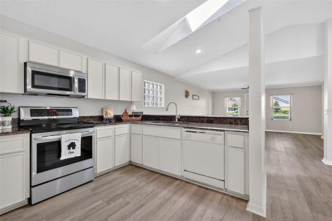 Villa ou maison à vendre à Summerfield, Floride: 3 chambres, 212 m2 № 2129837 - photo 18
