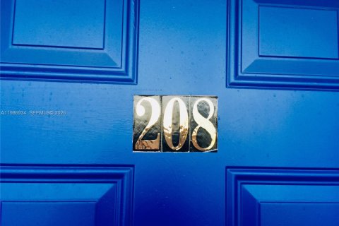 Снять в аренду квартиру в Майами, Флорида 2 спальни, 105.44м2, № 2050604 - фото 3